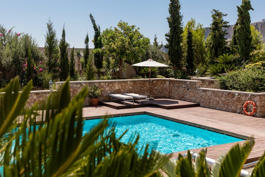 Grietas en la piscina: causas y reparación